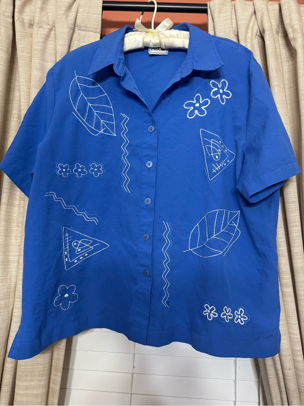 Casual Short-Sleeve Button-Down Shirt in Royal Blue with White Stitching